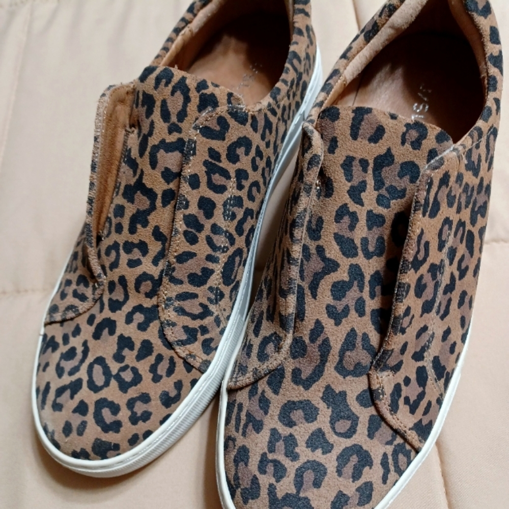 Leopard no strings tennis shoes